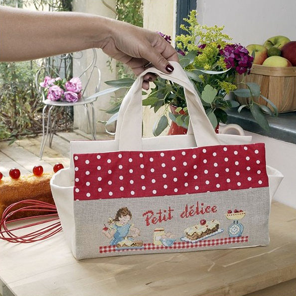 lin-porte-cake-petit-delice-a-broder-au-point-de-croix