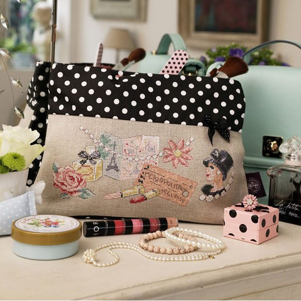 lin-maxi-trousse-daisy-a-broder-au-point-de-croix