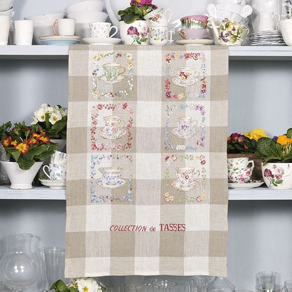 lin-torchon-collection-de-tasses-a-broder-au-point-de-croix