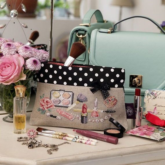 lin-trousse-petite-daisy-a-broder-au-point-de-croix