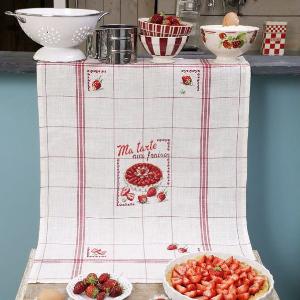 lin-torchon-aux-fraises-a-broder-au-point-de-croix