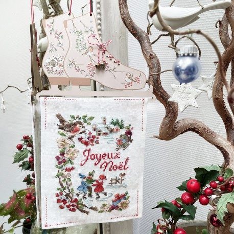lin-suspension-au-pays-du-pere-noel-a-broder-au-point-de-croix-2