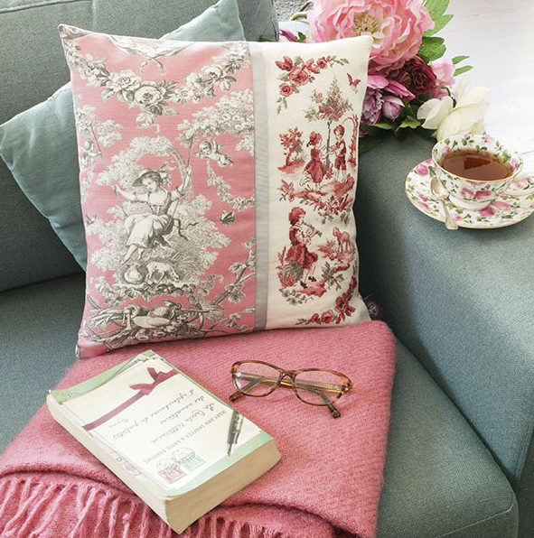 lin-coussin-toile-de-jouy-rose