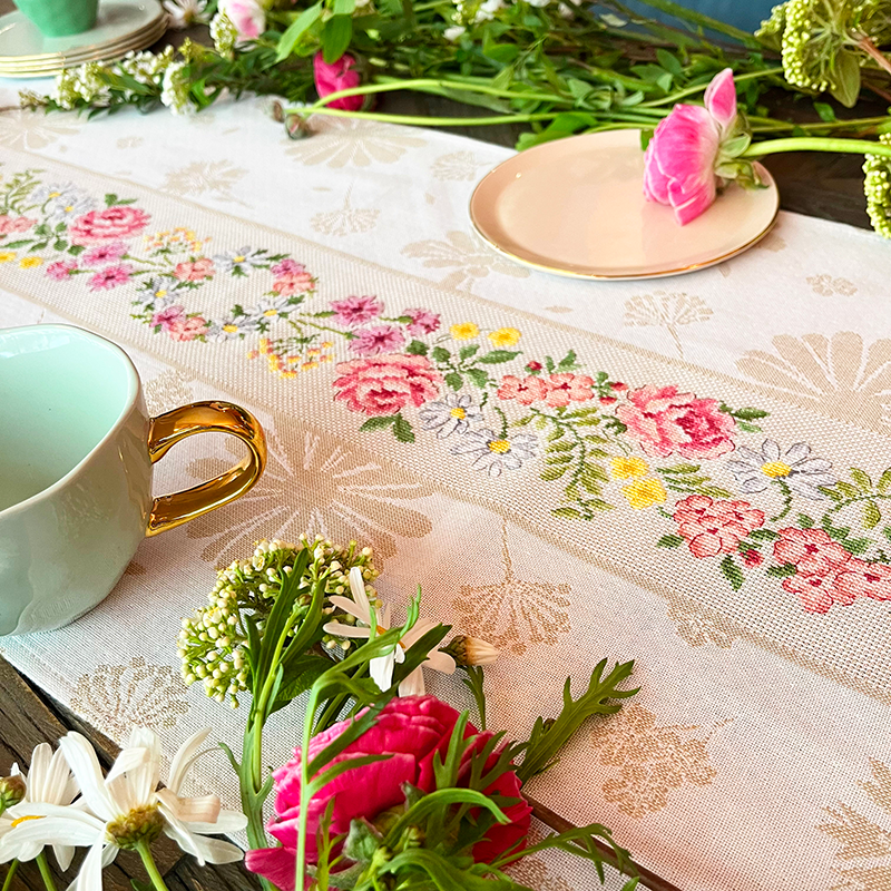 chemin-de-table-elegance-printaniere-zoom-1