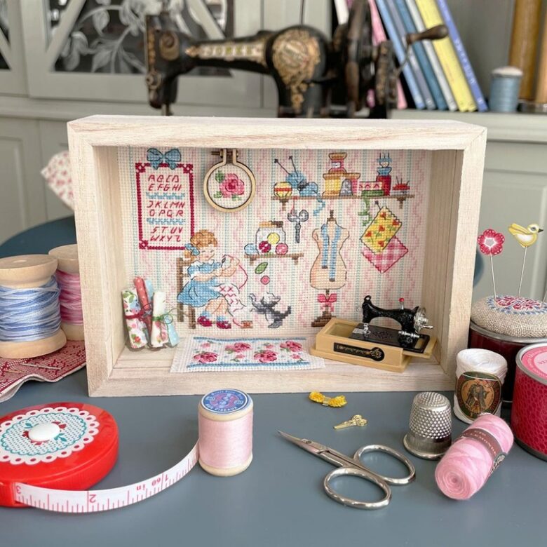 vitrine-mon-atelier-miniature-point-de-croix-1